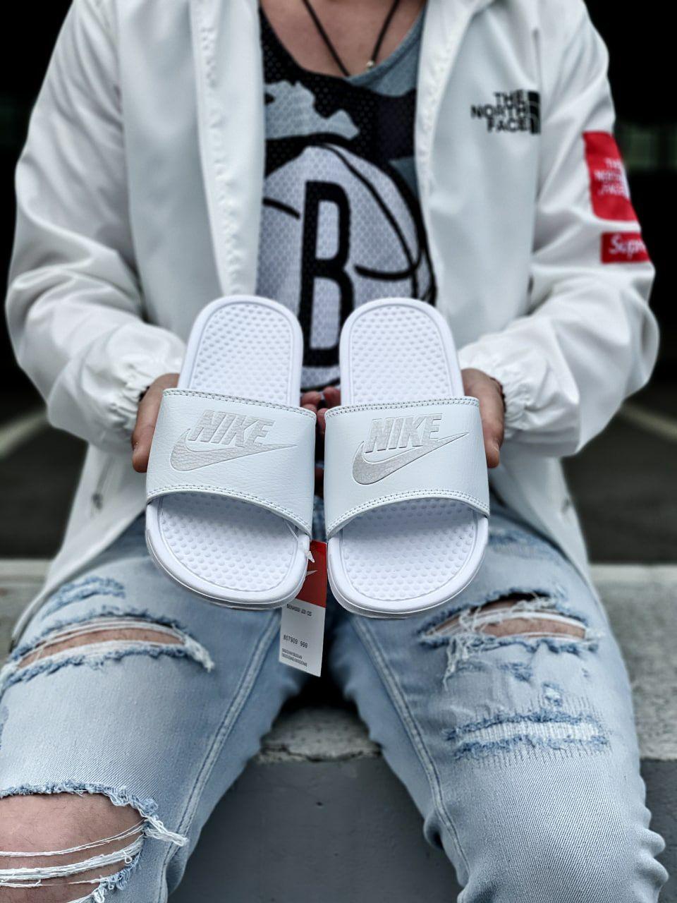 Білі жіночі капці Nike Benassi. Тапочки на лето. Жіночі шльопанці., фото 1
