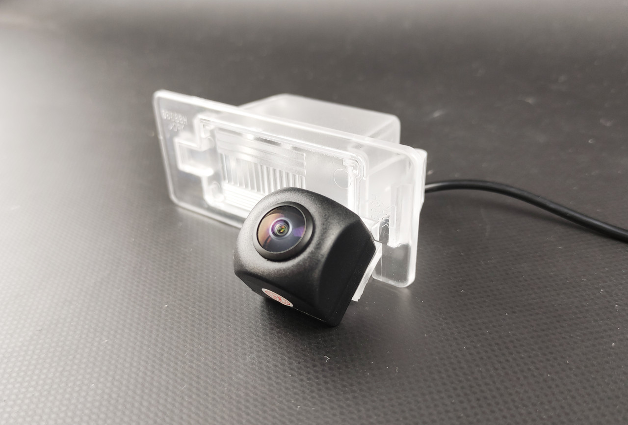 Штатна камера заднього виду Chevrolet Malibu Mk9 2016-2018 AHD