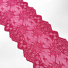 Стрейчеве мереживо рожевого кольору (малиновий відтінок), завширшки 20,5 см.