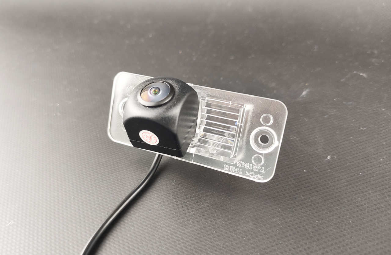 Штатна камера заднього виду Volkswagen Touareg 7L 2002-2010 / Volkswagen Tiguan 2007-2014 AHD