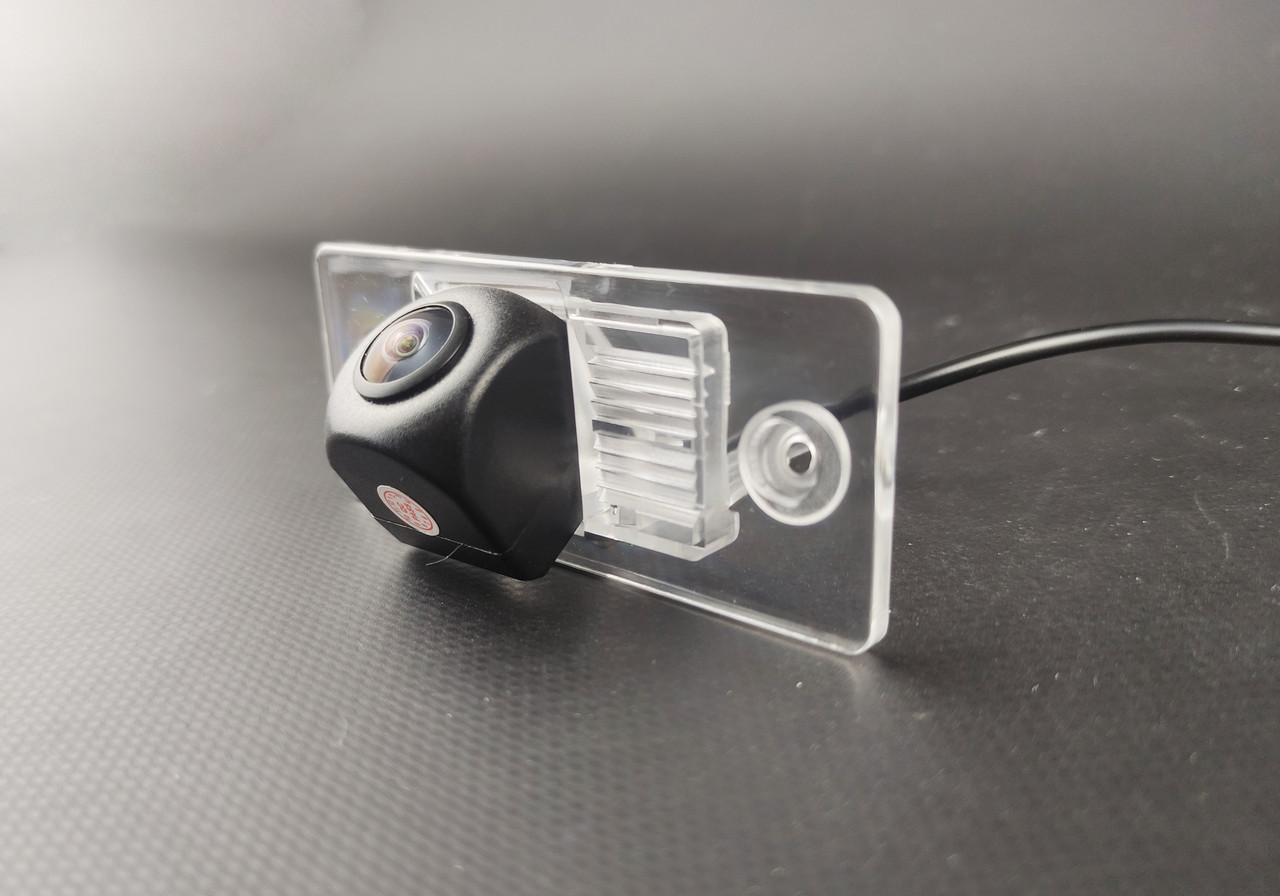 Штатна камера заднього виду Volkswagen Touare 7L MK1 2002-2010 / Volkswagen Tiguan 5N 2007-2014 AHD