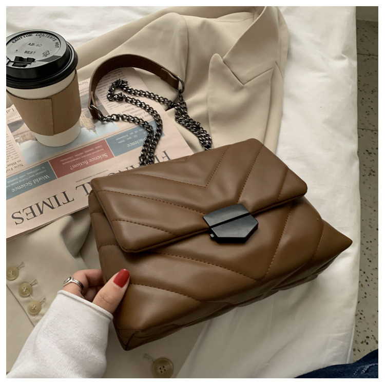 Сумочка на ланцюжку маленька жіноча коричнева, фото 1