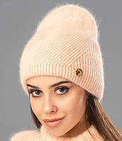 Зимняя женская шапка «Диагональ» из нежной и мягонькой шерсти кролика в цвете светлый персик.