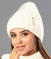 Зимова жіноча шапочка « Ілона» з ніжної та шовковистої вовни кролика кольору світле молоко.