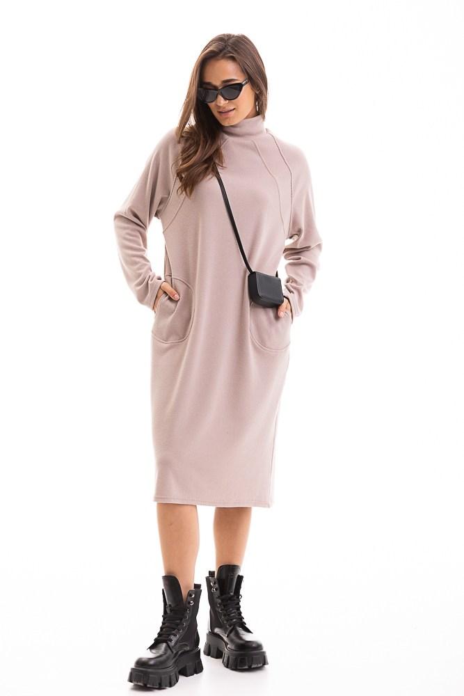 Трикотажне утеплене плаття вільного крою з горлом у бежевому кольорі, фото 1