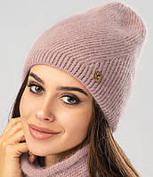 Зимняя женская шапка «Диагональ» из нежной и мягонькой шерсти кролика в цвете темная пудра.