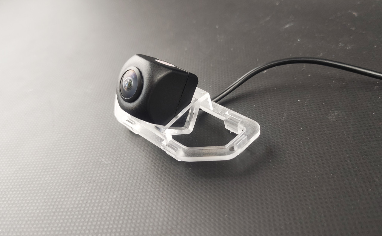 Штатна камера заднього виду Toyota Camry 50 2012-2016 / Fortuner 2015-2019 AHD