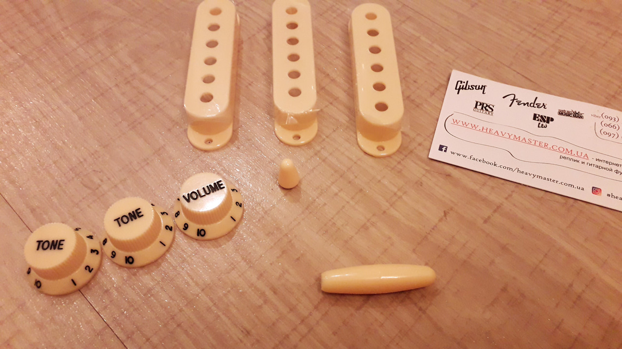 Кришки синглів і ручки для електрогітари Fender Stratocaster Ibanes Squer бежеві чорн