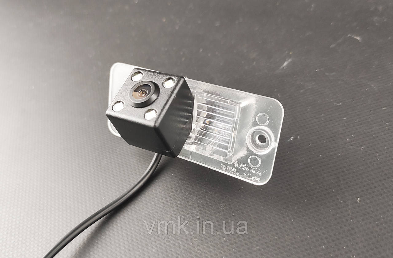 Штатна камера заднього виду Volkswagen Touareg 7L 2002-2010 / Volkswagen Tiguan 2007-2014 CCD/CVBS