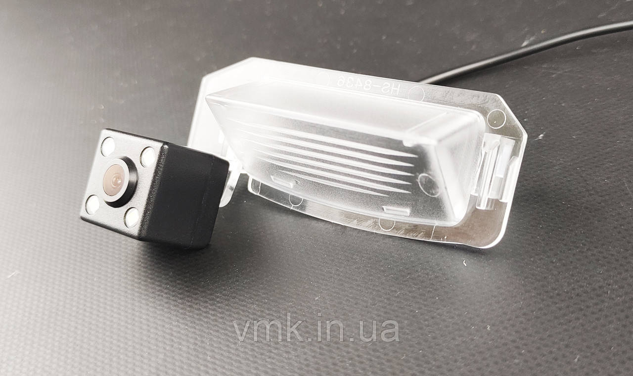 Штатна камера заднього виду Mitsubishi Outlander 2013-2019/Outlander XL 2006-2012/Lancer Sportback CCD/CVBS