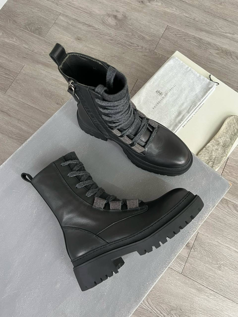 Шкіряні жіночі напівчоботи