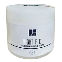 Зволожуючий крем з вітамінами Е+С Light E+C Moisturizer Cream, 250 мл