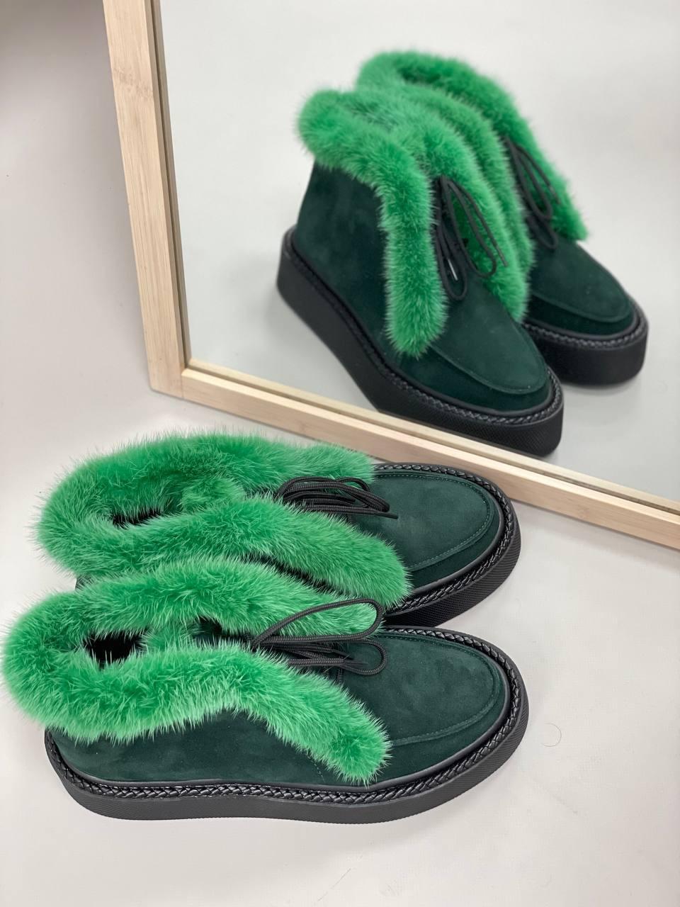 Стильные женские лоферы из натуральной замши, зеленые с опушкой из норки. Замшевые туфли для женщин зимние - фото 4 - id-p1675663964