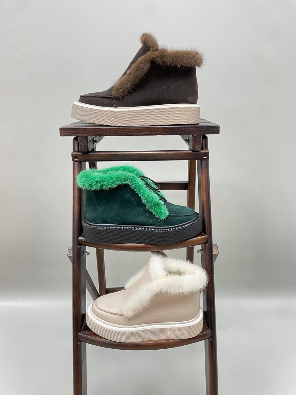 Стильные женские лоферы из натуральной замши, зеленые с опушкой из норки. Замшевые туфли для женщин зимние - фото 7 - id-p1675663964