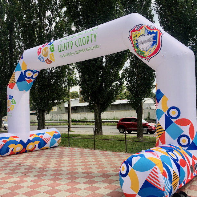 Надувна арка біла опори