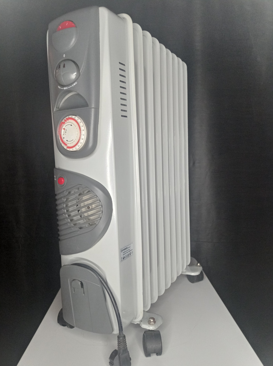 Обігрівач масляний FIRST Австрія 2200W 9 ребер.