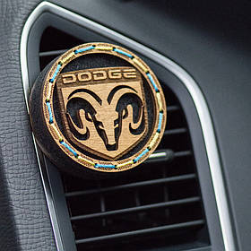 Ароматизатор на дефлектор в машину Dodge ручної роботи в дерев'яній коробці.