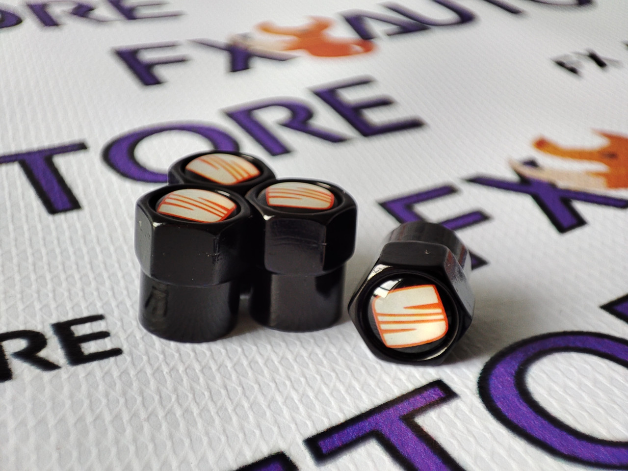 Захисні ковпачки на ніпеля Seat чорні шестигранні, 4 шт., фото 1