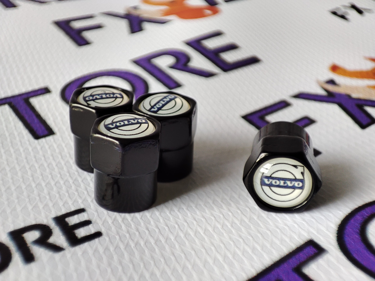 Захисні ковпачки на ніпеля Volvo (Вольво) чорні шестигранні, 4 шт., фото 1