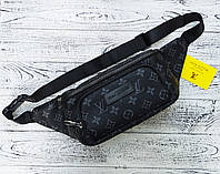 Бананка Louis Vuitton (эко-кожа), черная поясная сумка Louis Vuitton с брендовым принтом