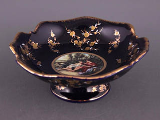 Тортівниці, конфетница, фруктовниці, страви