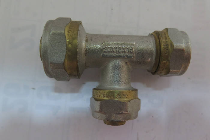 Купить Тройник STC-FARO 20х16х16 металлопластиковый обжимной ...