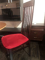 Стілець польський  з високою спинкою сидіння м'який колір червоний виставковий зразок