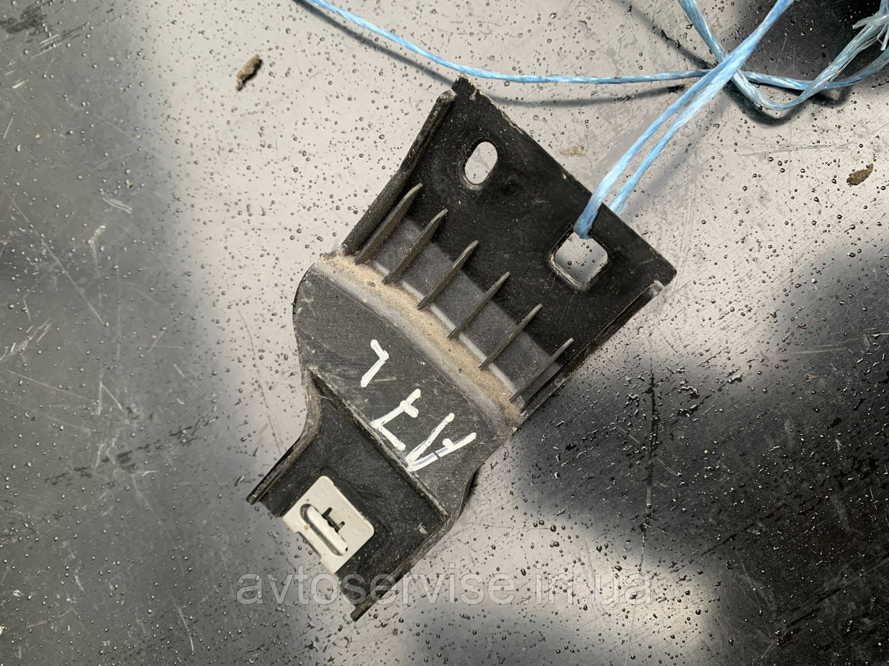 Кронштейн лівий Skoda A7, фото 1