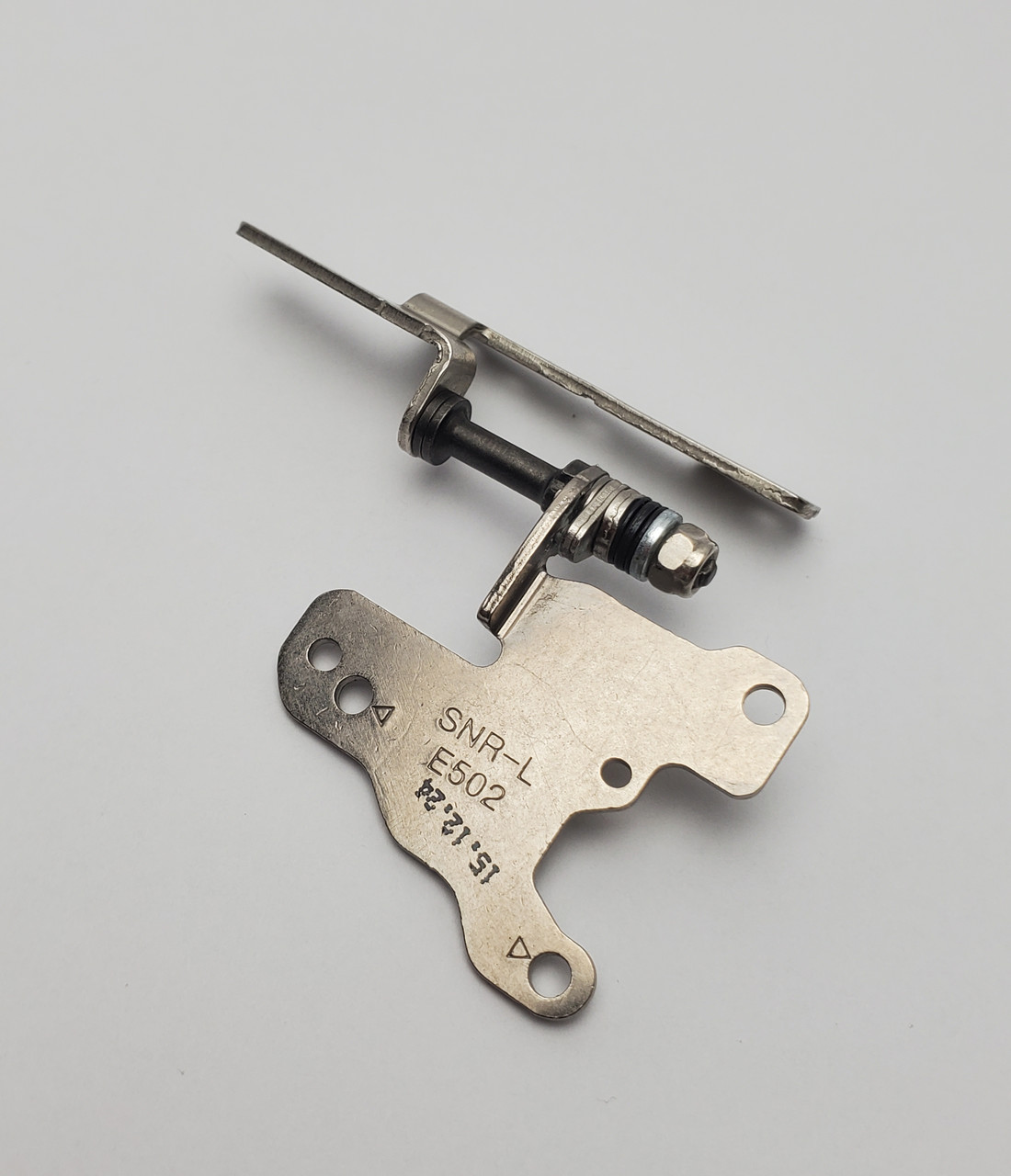 Петля ліва asus e502m e502s 13nl0021m04021 оригінал з розборки, фото 1