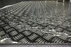 Лист алюмінієвий рифлений 3 мм (1500х3000мм) АД0 (1050) Квінтет