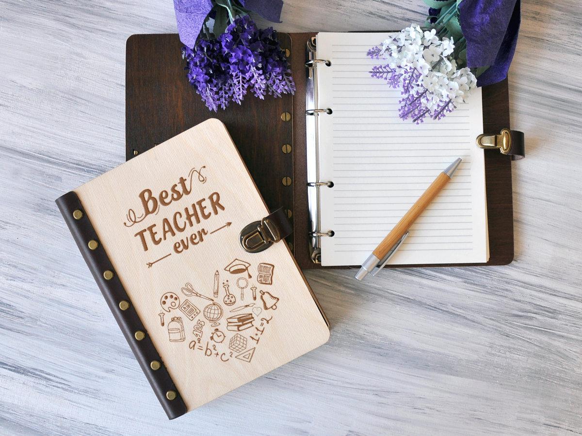 Блокнот для записів у дерев'яній обкладинці «Best teacher», корпоративний подарунок, Коричневий, Розмір A5