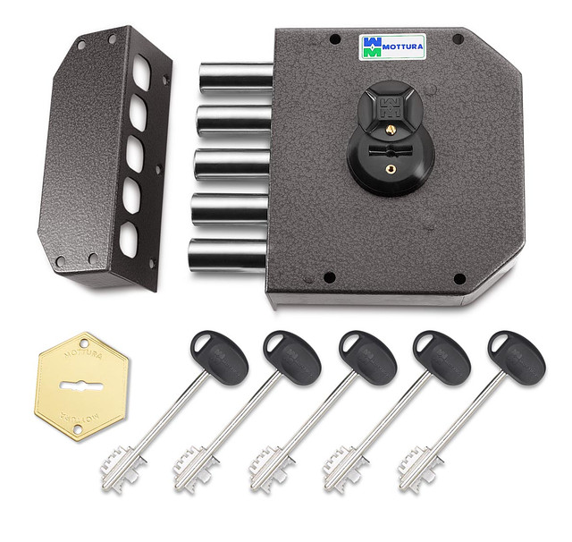 Установлення, заміна замків у тамбурних дверях Дніпропетровськ