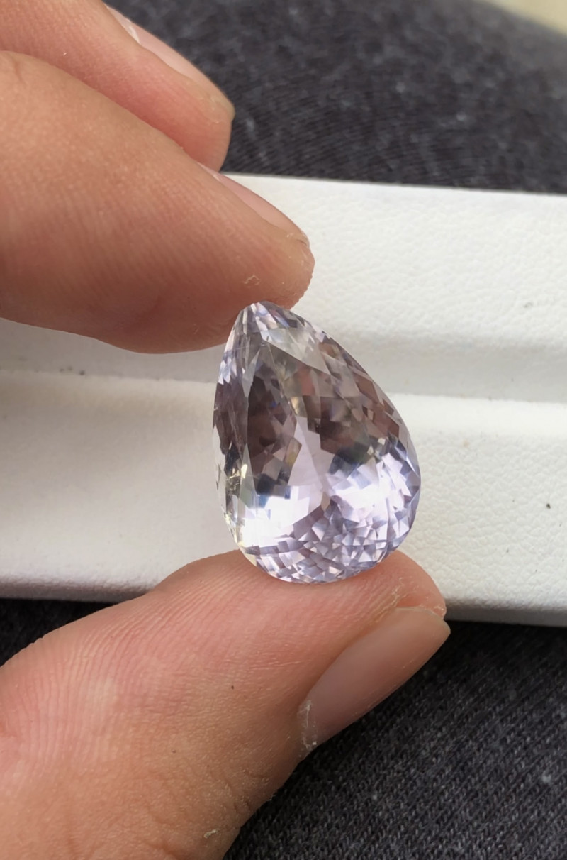 Натуральний Великий Кунцит (Сподумен) 19Сt. 19.5 x 13.4 x 10.8mm