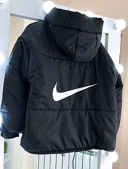 Куртка жіночої Nike