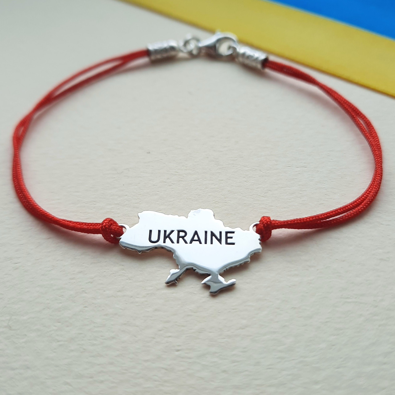 Срібний браслет з червоною ниткою карта України