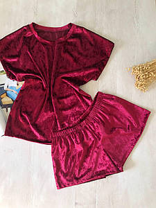 Жіноча велюрова піжама футболка та шорти бордо
