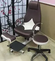 Педикюрне крісло + табурет майстра