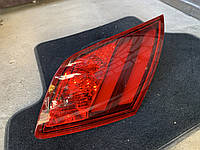 Правый фонарь в крышку багажника Peugeot 308 T9 хэтчбек 9677818280