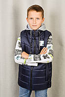 Стильная темно-синяя демисезонная жилетка с капюшоном для мальчика 110-116 см