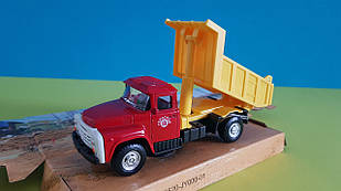 Іграшка самоскид вантажівка Зіл 130 з металевої кабіною інерційний Червоно-жовтий