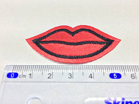Нашивка Губки (lips) kiss атлас 60x28 мм