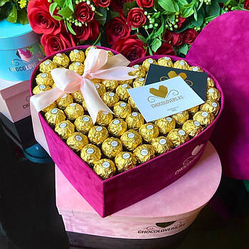 Подарунковий набір солодощів Серце Ferrero Rocher