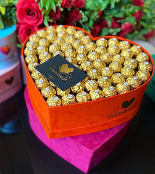 Подарунковий набір солодощів Серце Ferrero Rocher