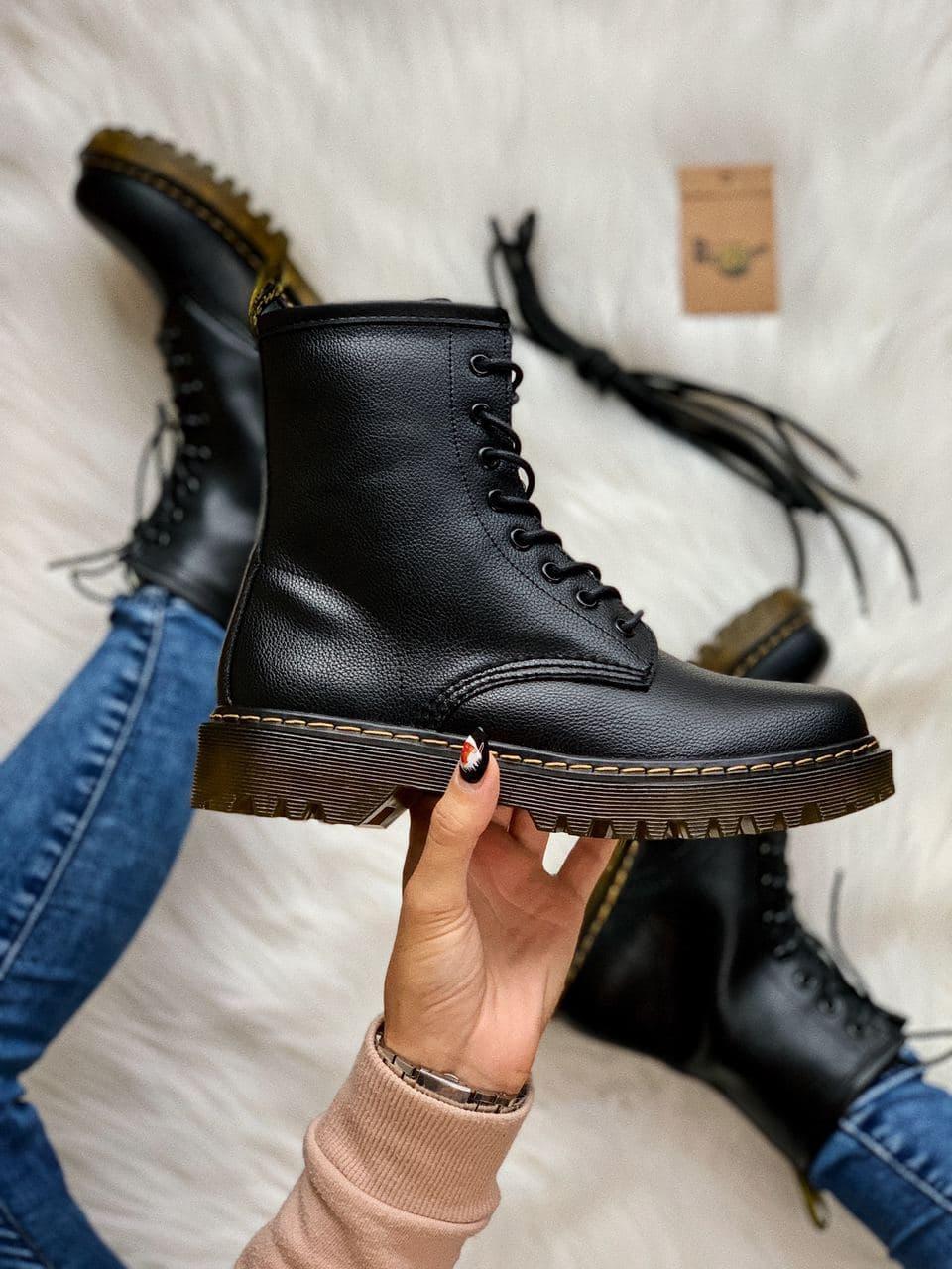 Dr. Martens Black No Logo LUX