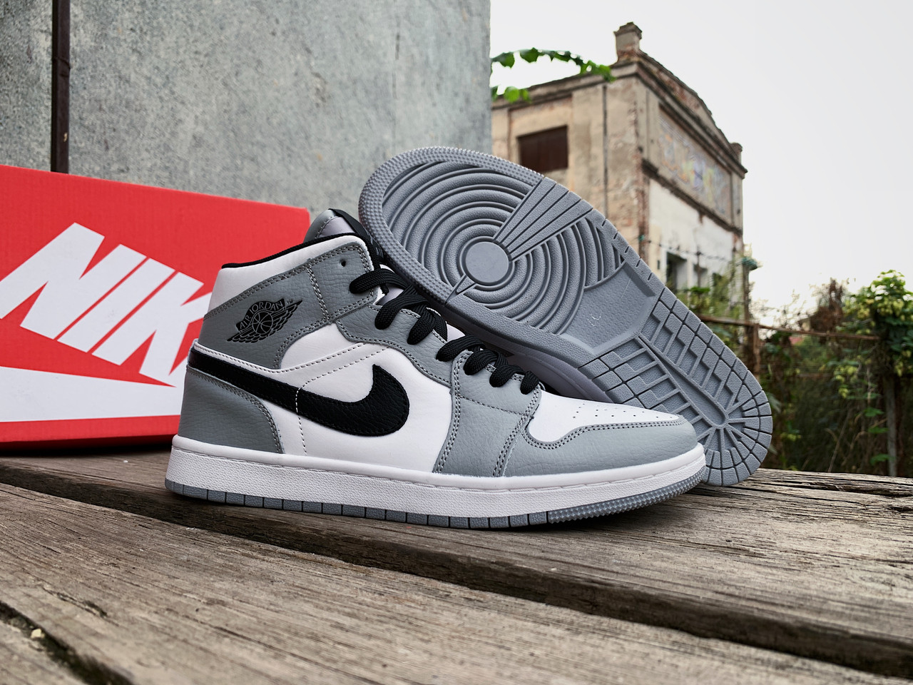 Кросівки чоловічі Nike Air Jordan 1 Retro High Grey White сірі з білим