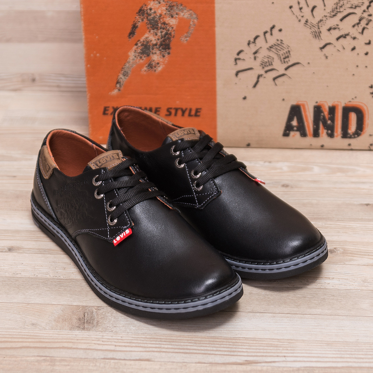 Чоловічі туфлі з овальним носком на шнурівці