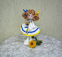 Дівчинка-Українка з букетом 28 см Гранд Презент