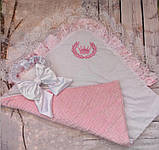 Шикарний демісезонний конверт-ковдра з мереживом на виписку, рожевий з вишивкою, фото 3