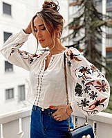 Вышиванка женская, блуза белого цвета с оригинальной вышивкой