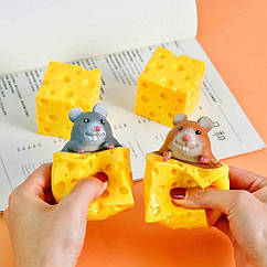 Іграшка атистрес SQUIRREL С51441 Миші в сирі